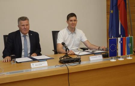PODPIS POGODBE ZA NAKUP MOŠTVENIH VOZIL - Foto- Tine Šubic_02